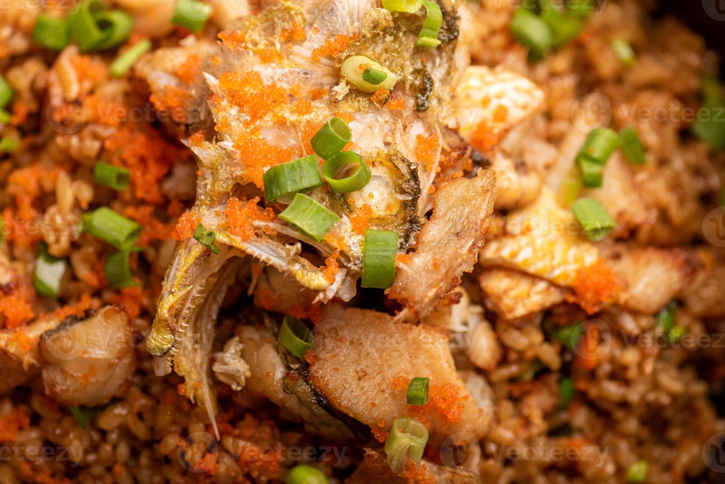 pratos de banquete chinês tradicional, arroz cozido de corvina amarela foto