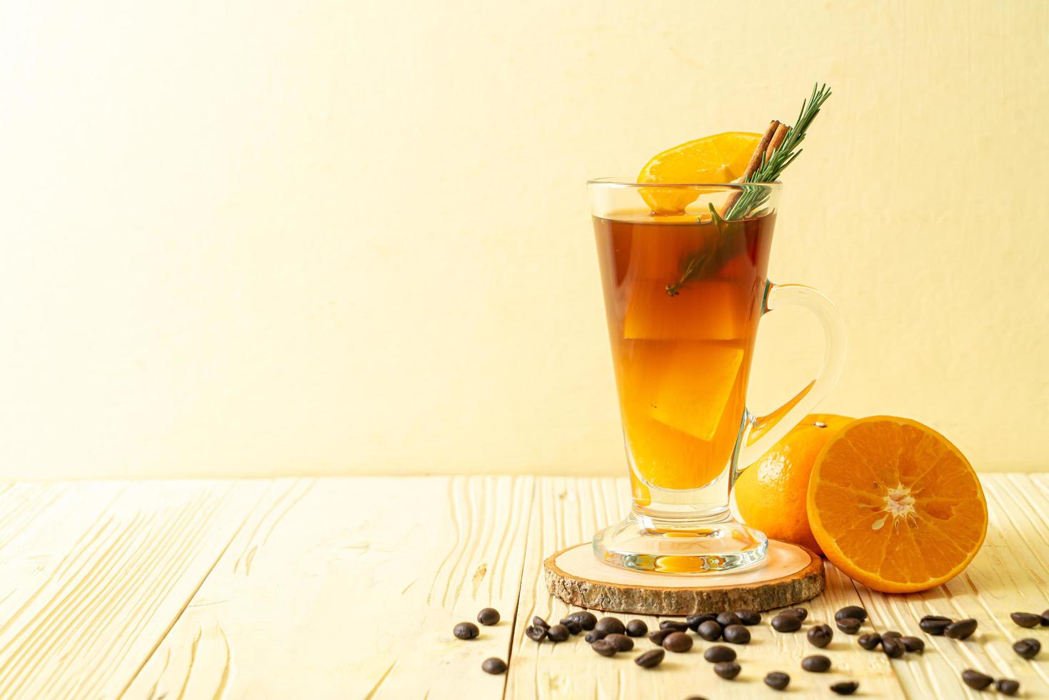 café preto com suco de laranja e limão foto