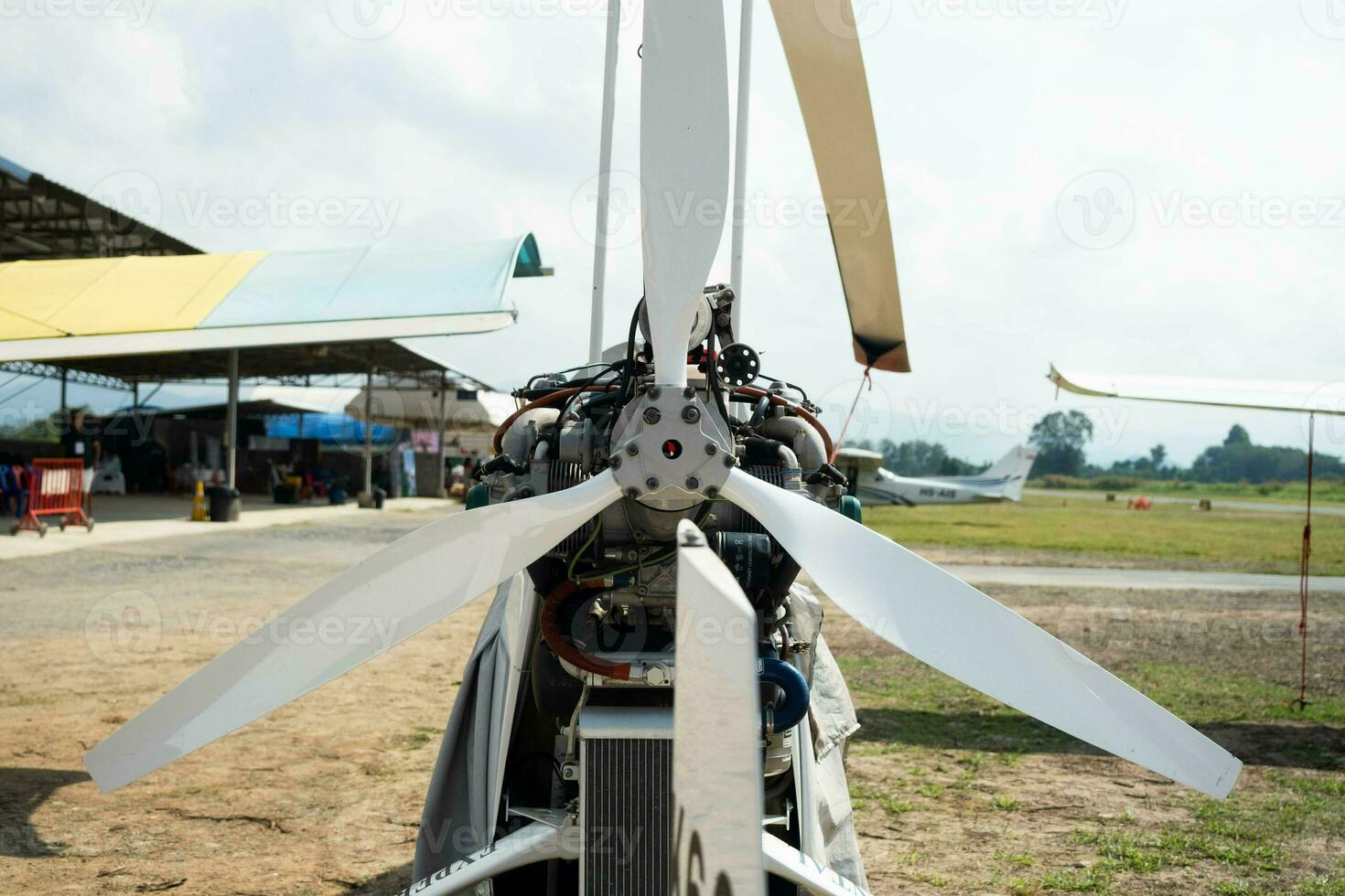 pequeno hélice avião às a ar mostrar. seletivo foco foto