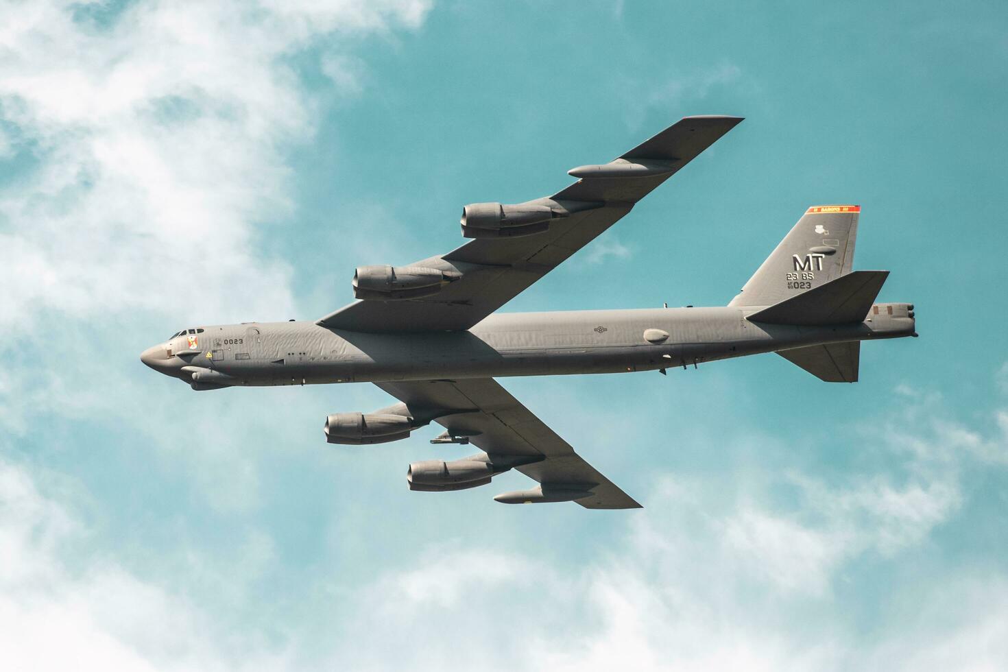 b52 bombardeiro viaduto às poder do ar airshow dentro Áustria 2022 foto