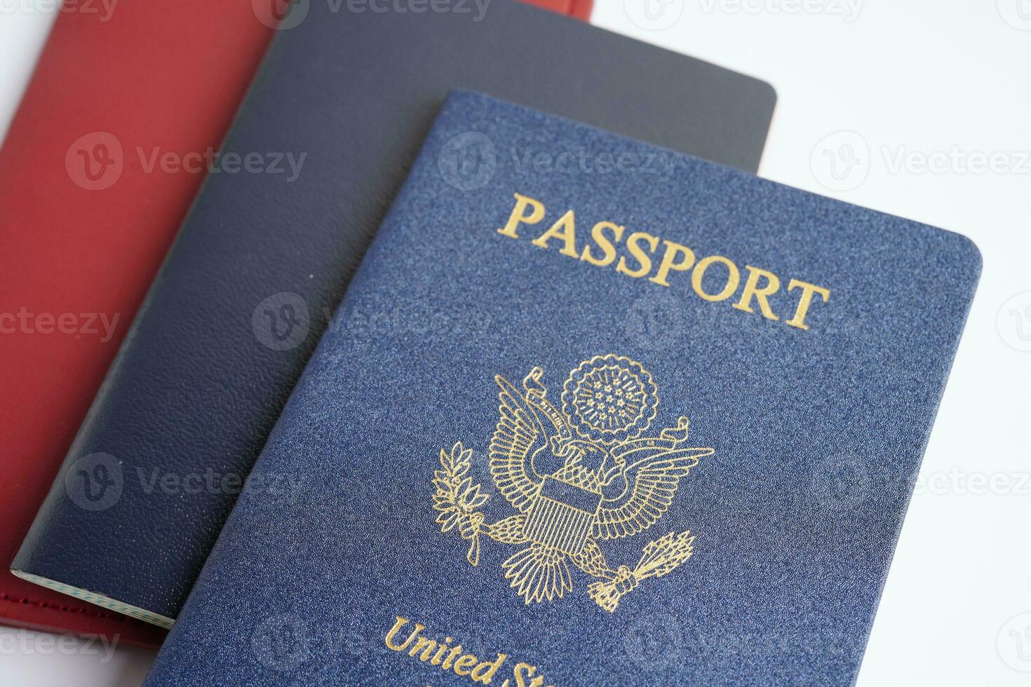 nos Passaporte isolado em branco fundo, americano cidadão dentro Unidos estados do América. foto