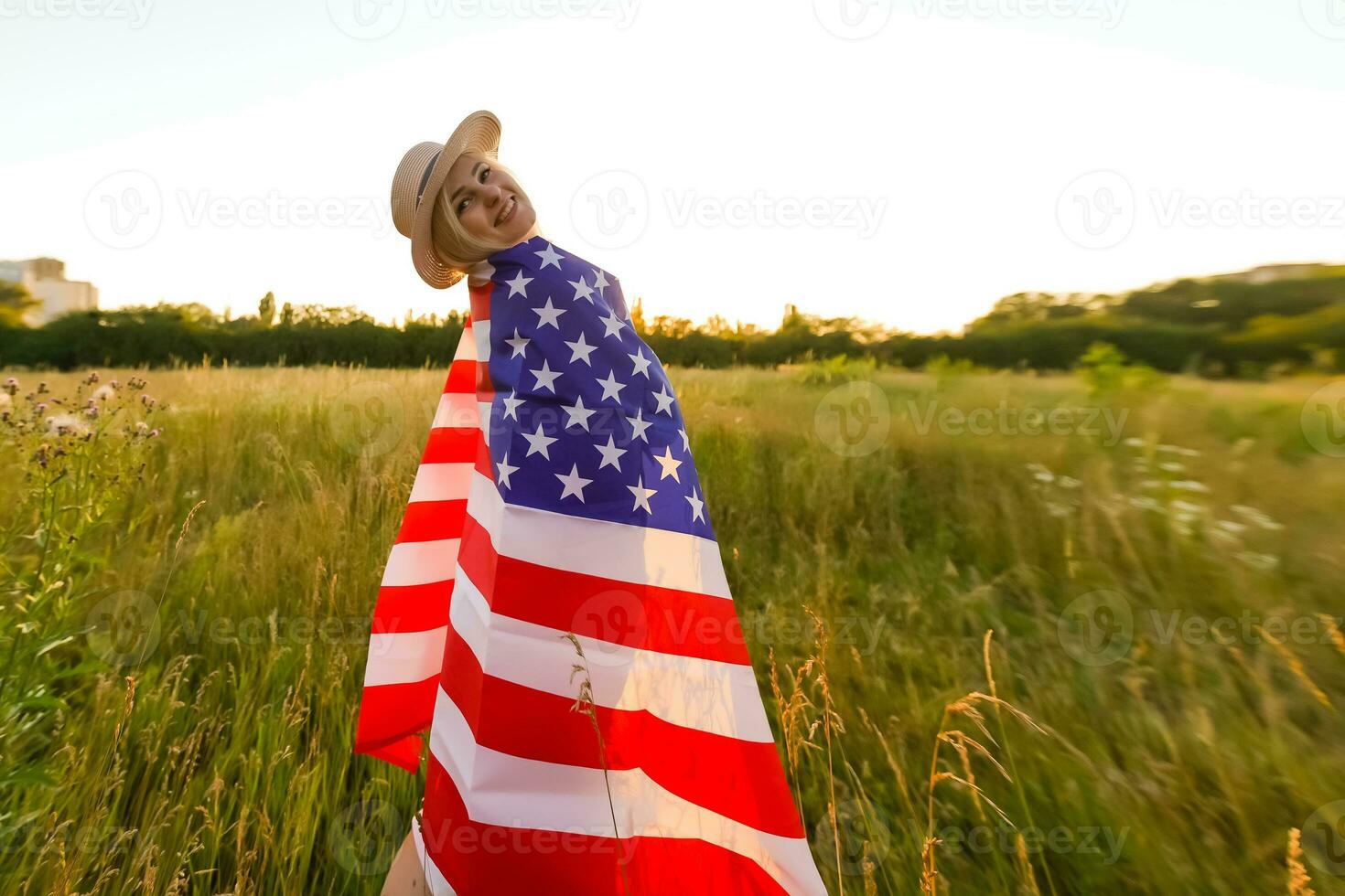 lindo jovem mulher com EUA bandeira foto