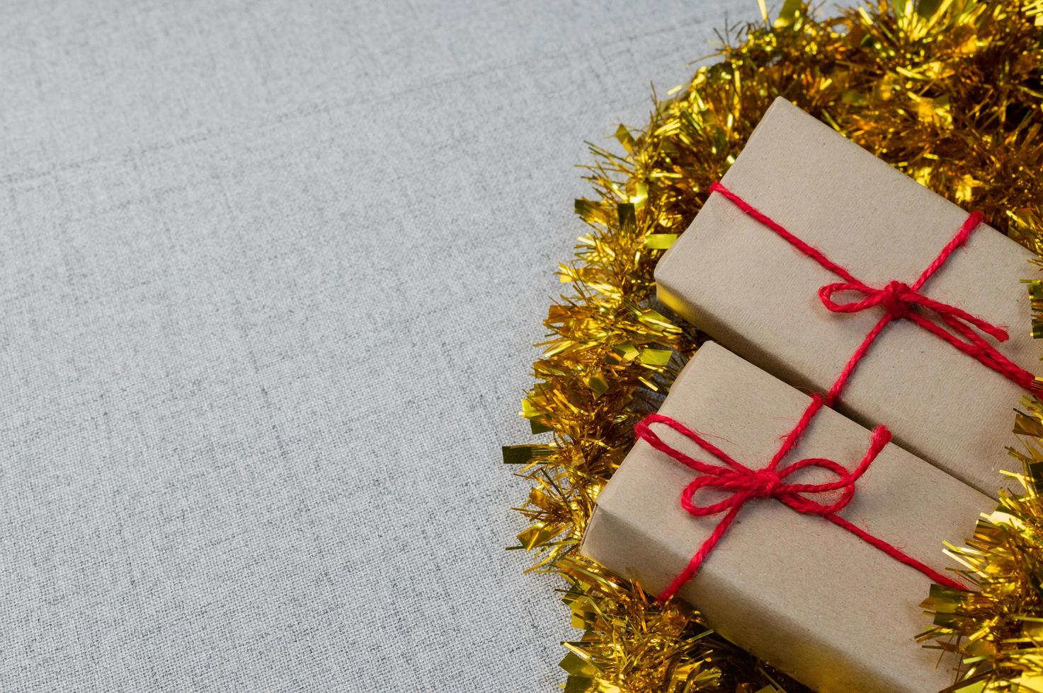 caixa de presente, caixa de presente de ano novo, caixa de presente de Natal, espaço de cópia. Natal, ano hew, conceito de aniversário. foto