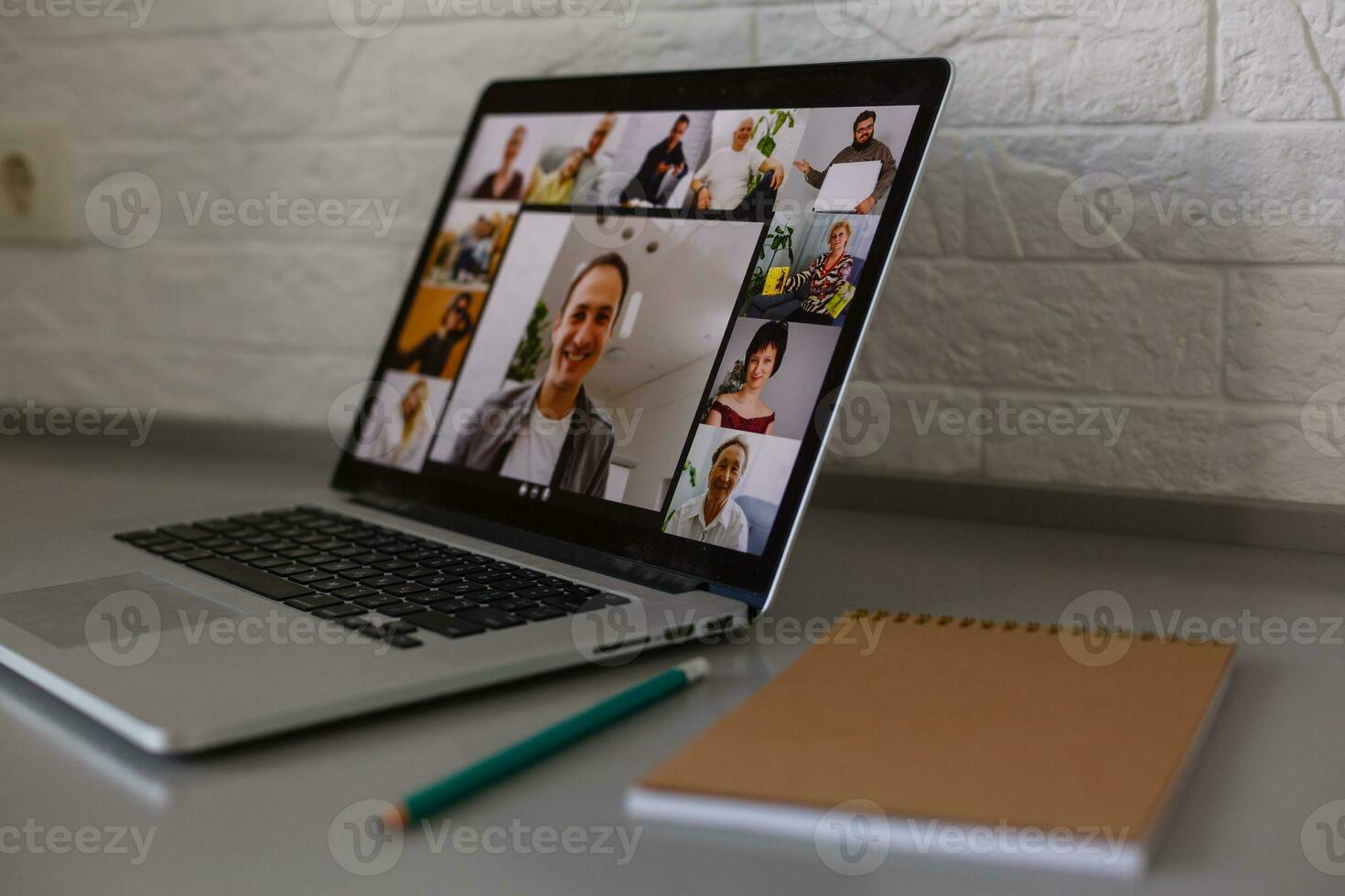 grupo amigos vídeo bate-papo conexão conceito foto