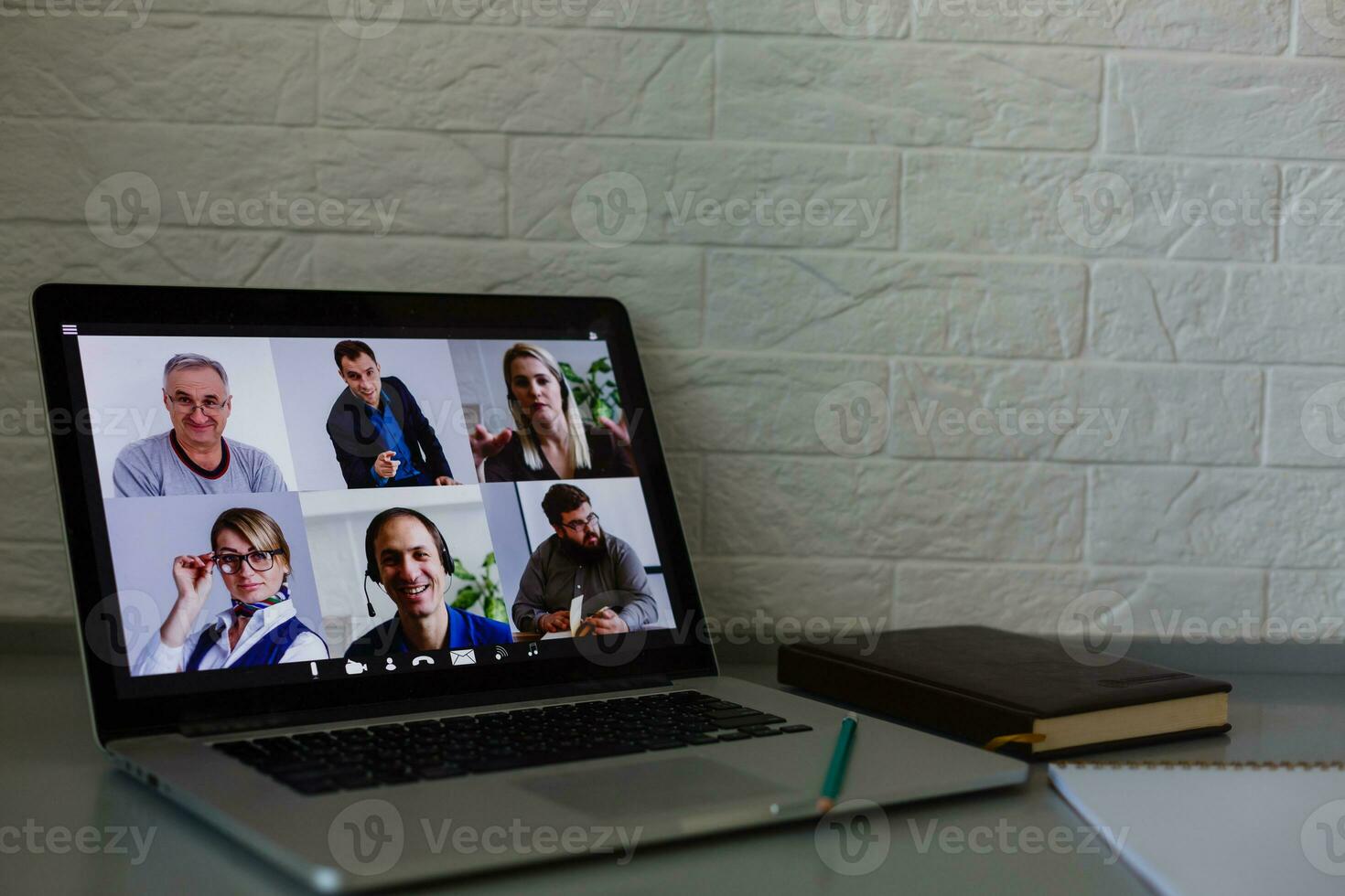 grupo amigos vídeo bate-papo conexão conceito foto