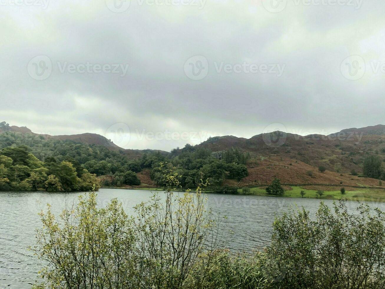 uma Visão do a lago distrito perto Rydal água foto