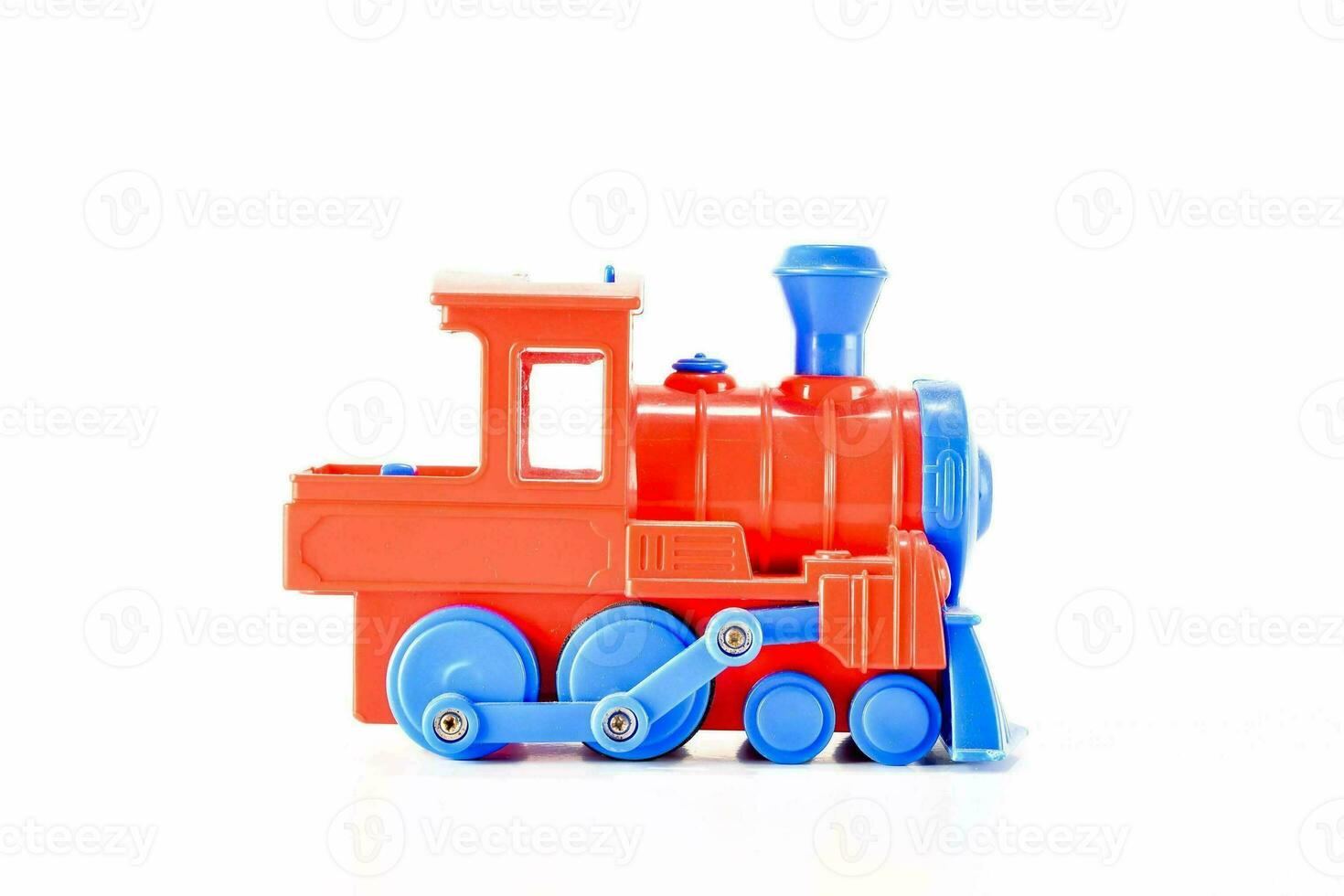 uma brinquedo trem em uma branco fundo foto