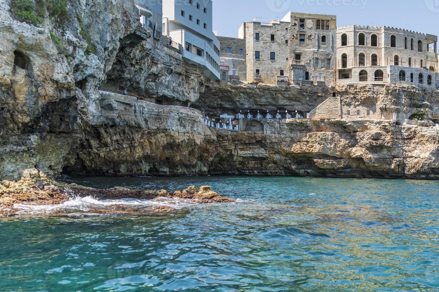 polignano uma égua vista do mar foto