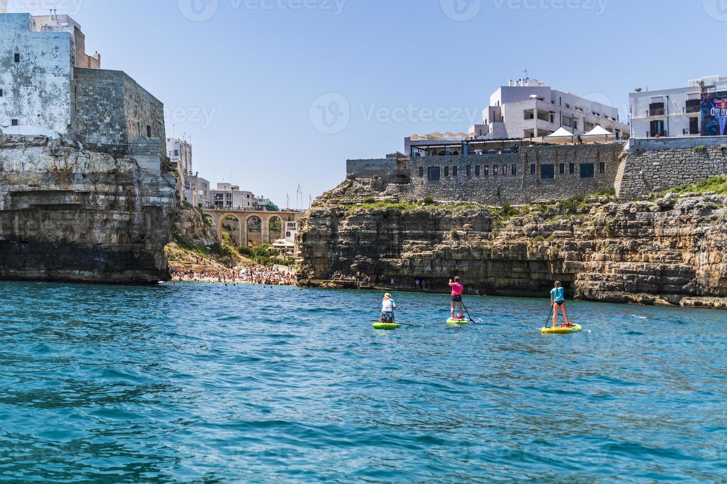 polignano uma égua vista do mar foto