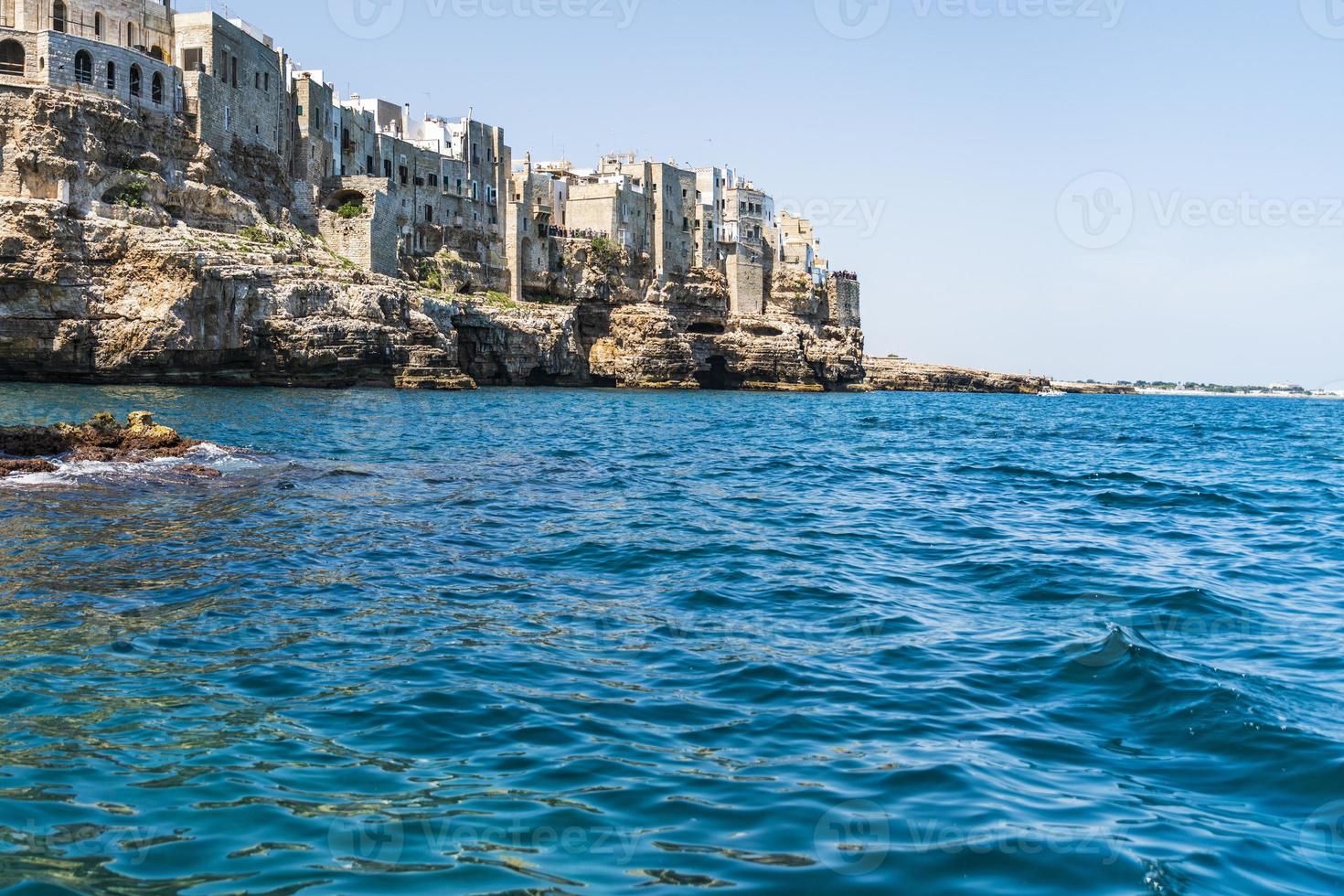 polignano uma égua vista do mar foto