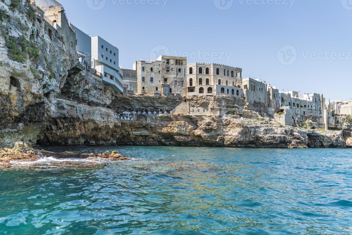 polignano uma égua vista do mar foto