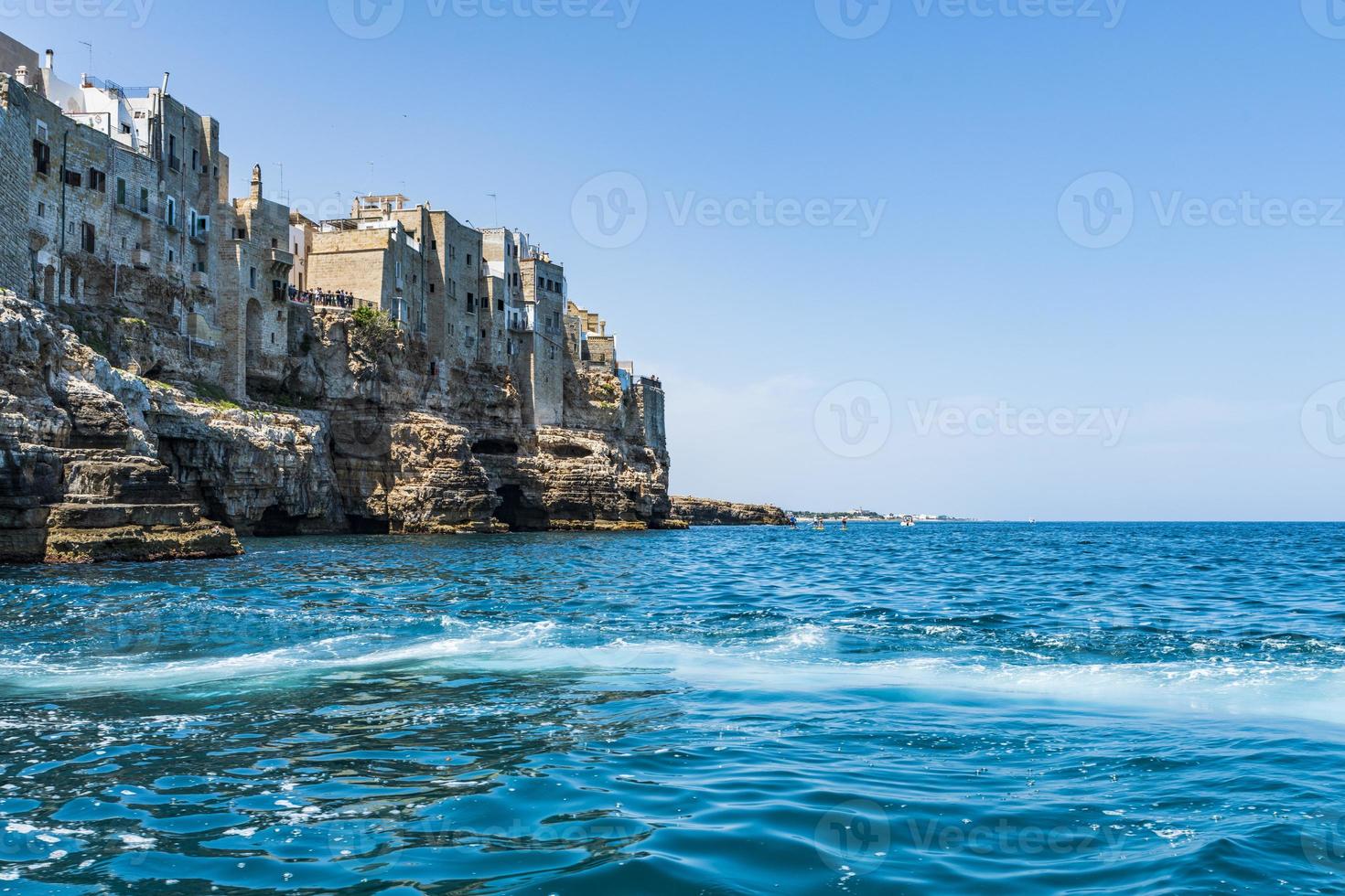 polignano uma égua vista do mar foto