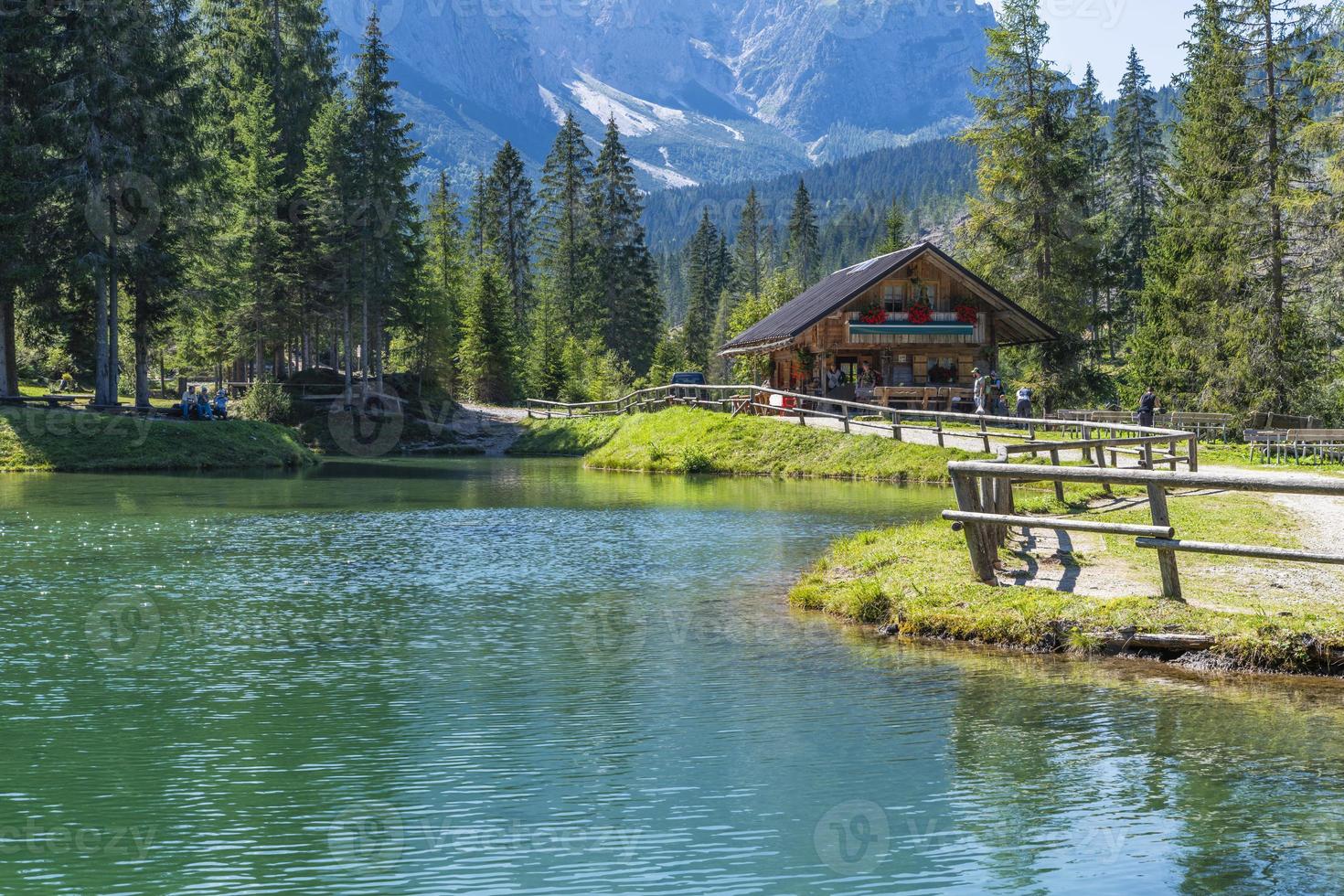 vislumbres da cidade montanhosa de Sappada foto