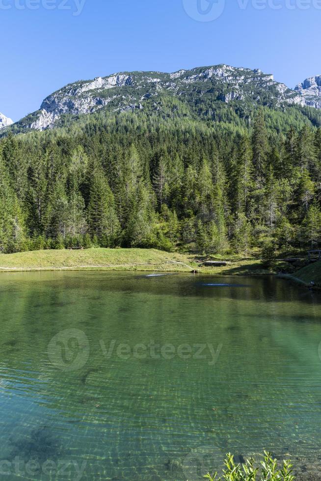 vislumbres da cidade montanhosa de Sappada foto