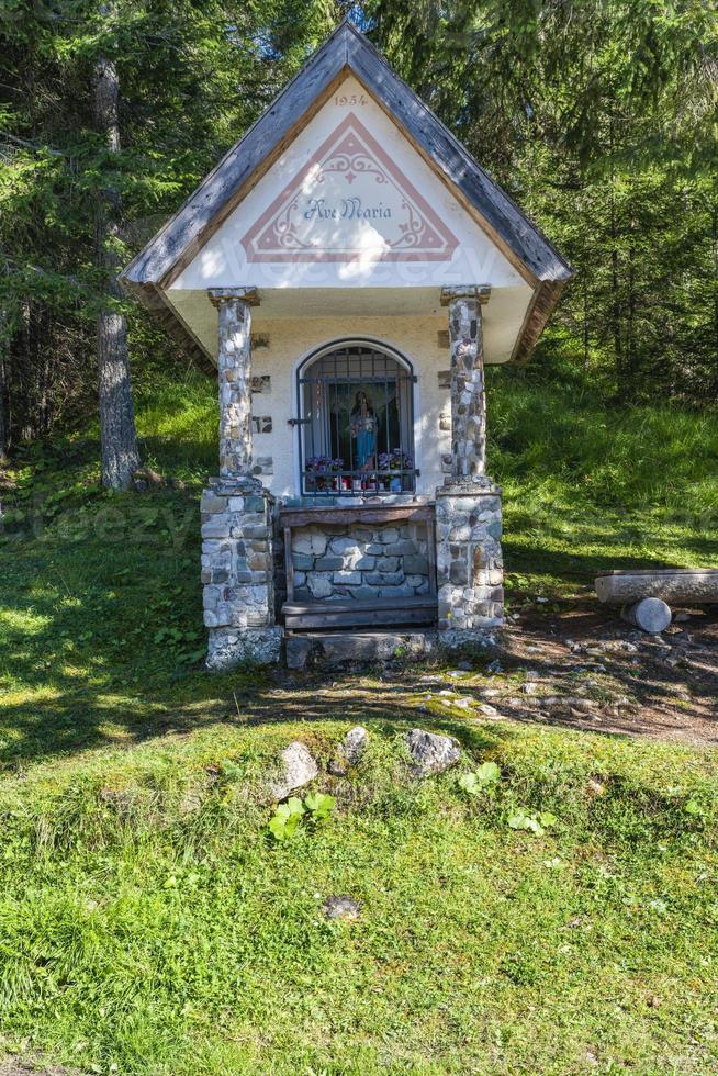 vislumbres da cidade montanhosa de Sappada foto