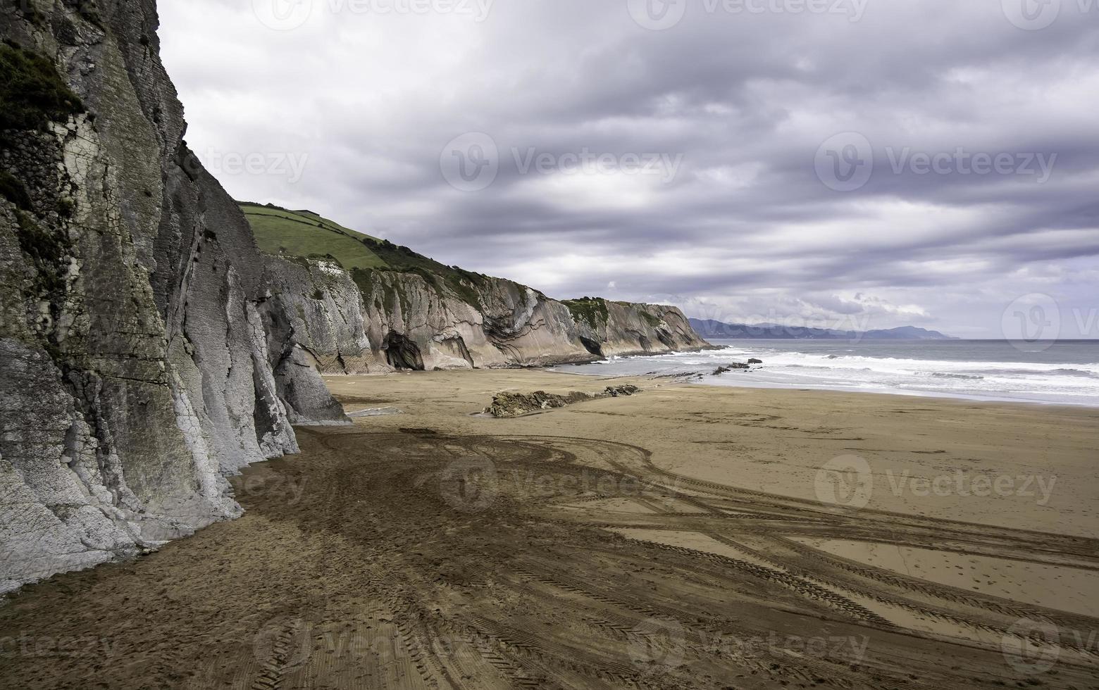 praia de zumaia na espanha foto