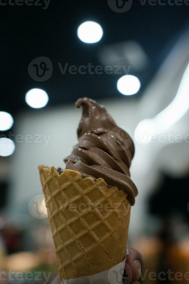 chocolate suave servir gelo creme cone ou congeladas iogurte foto