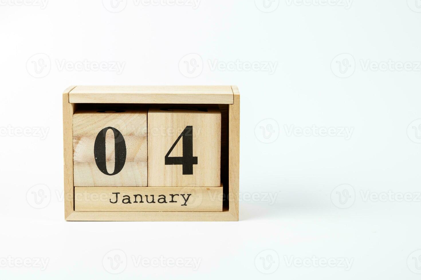 de madeira calendário janeiro 04 em uma branco fundo foto