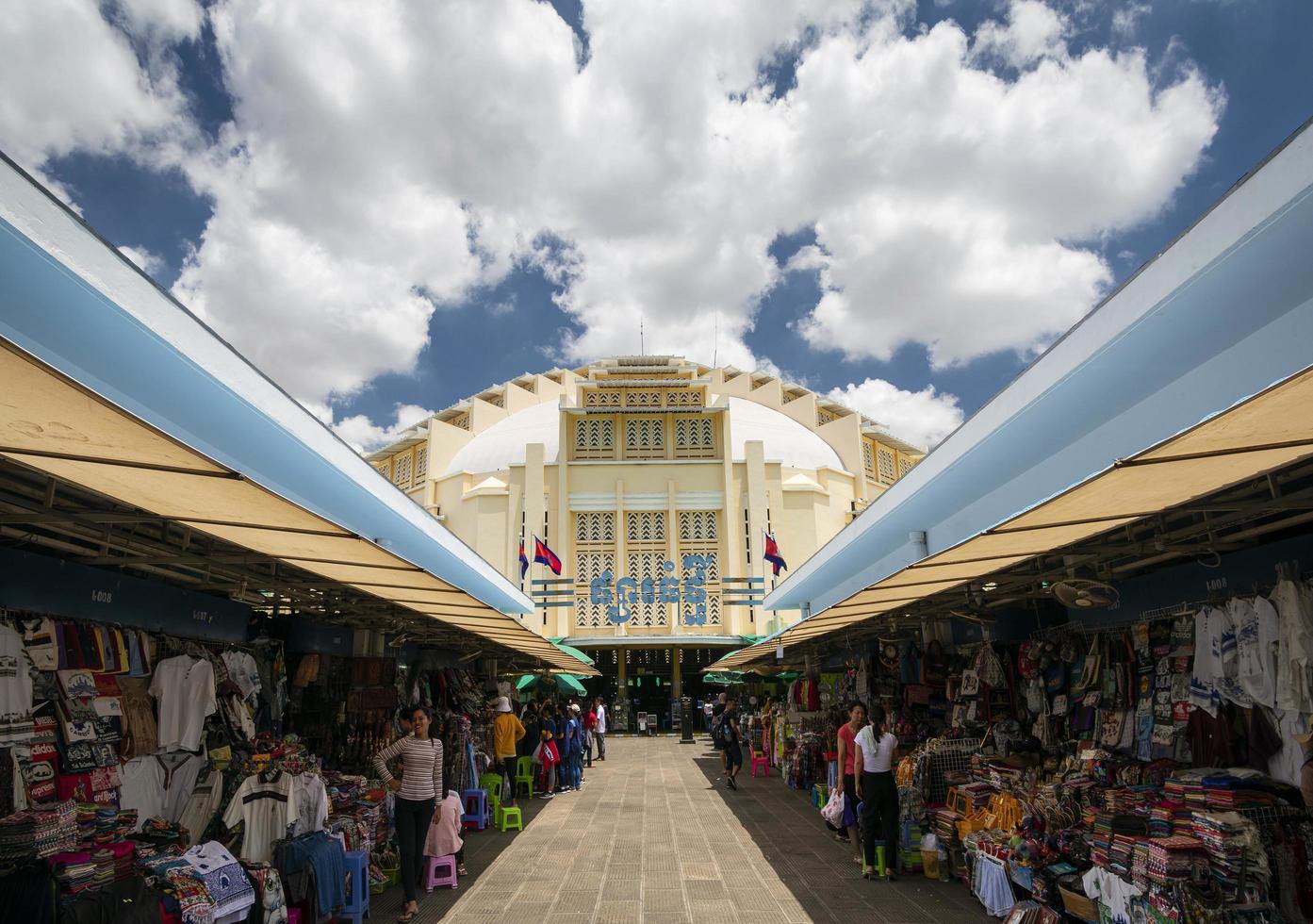 phnom penh, camboja, 2021 - mercado central com exterior art déco foto