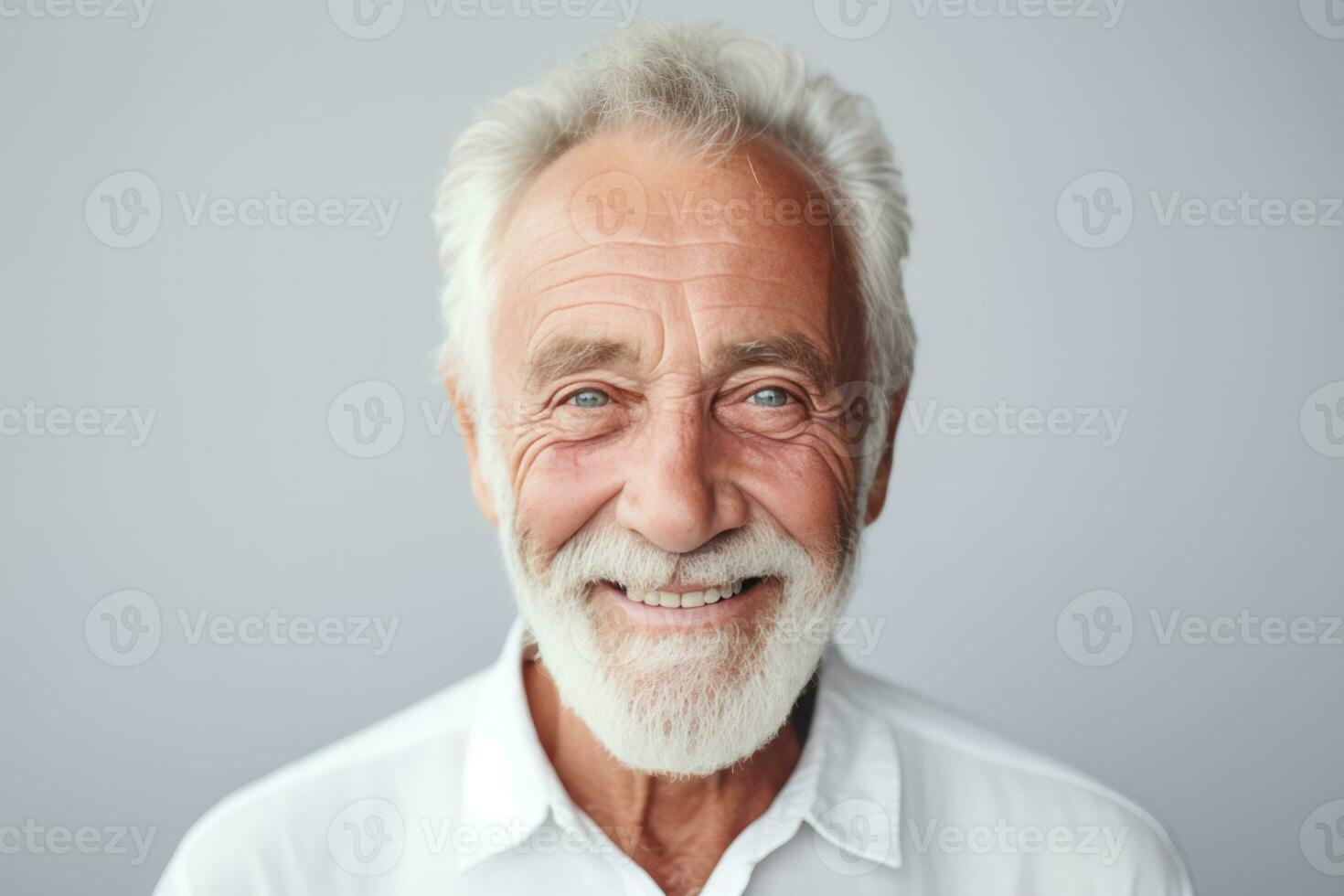 ai gerado uma sorridente Senior homem isolado em uma cinzento fundo. ai gerado foto