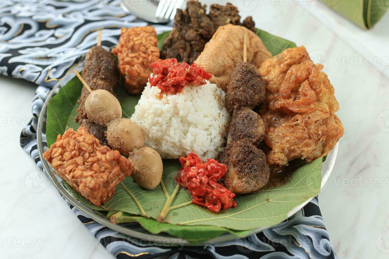 sega jamblang ou nasi jamblang, prato de arroz original cirebon foto