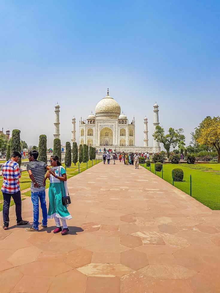 agra, índia, 10 de maio de 2018 - panorama taj mahal em agra, índia foto