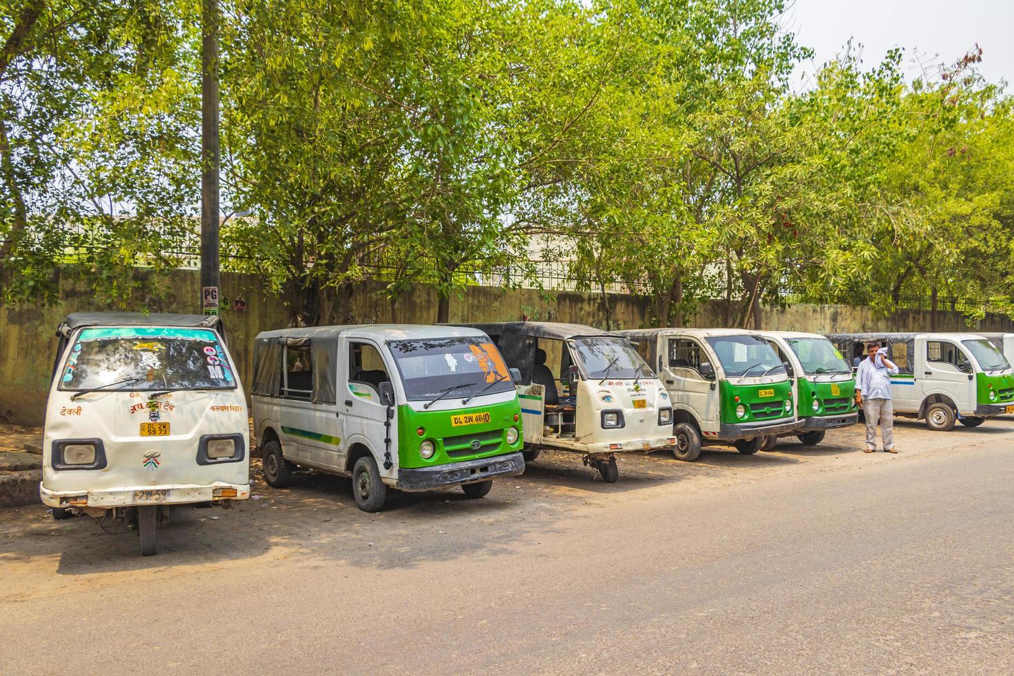 tuk tuks em new-delhi, índia foto