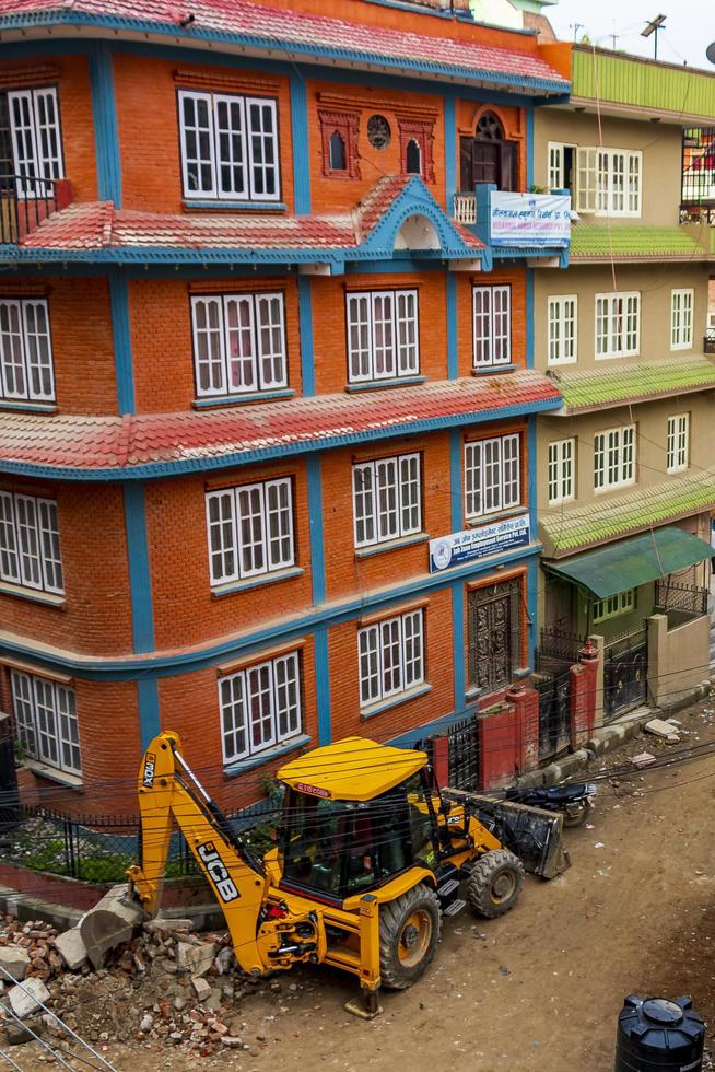área de construção de rua colorida em sinamangal, kathmandu, nepal, 2018 foto