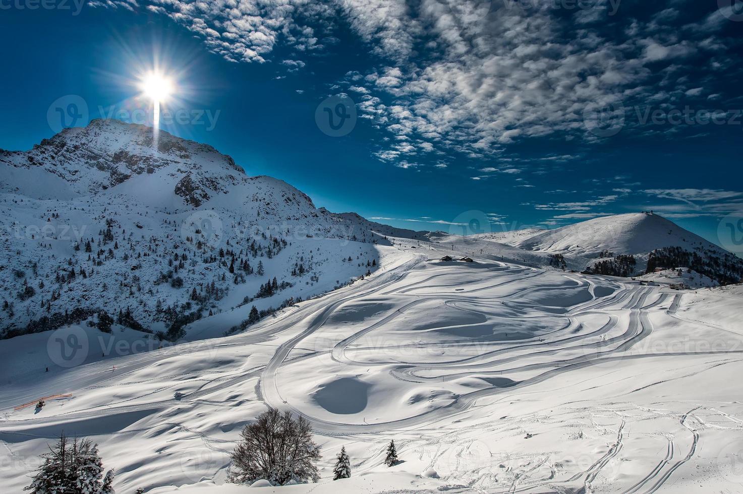 esqui esqui cross-country nos alpes italianos foto