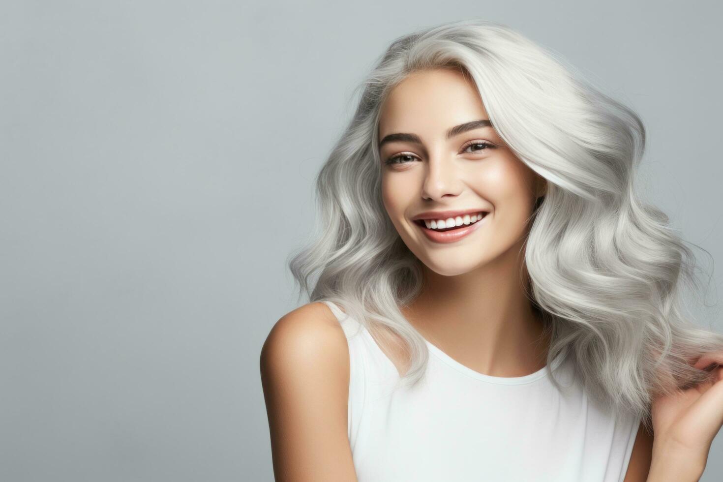 ai gerado jovem mulher com branco cabelo e prateado cinzento cabelo sorridente foto