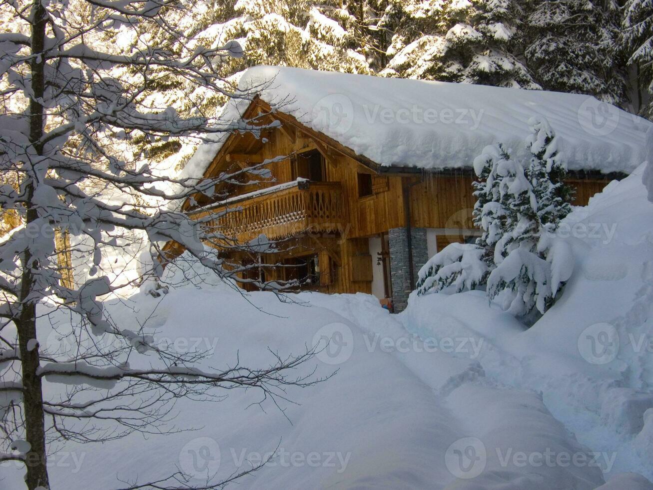 uma Nevado montanha foto