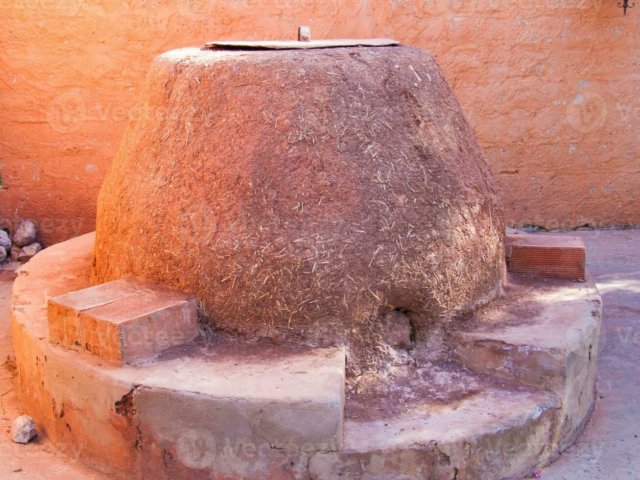 uma ampla pedra estrutura foto