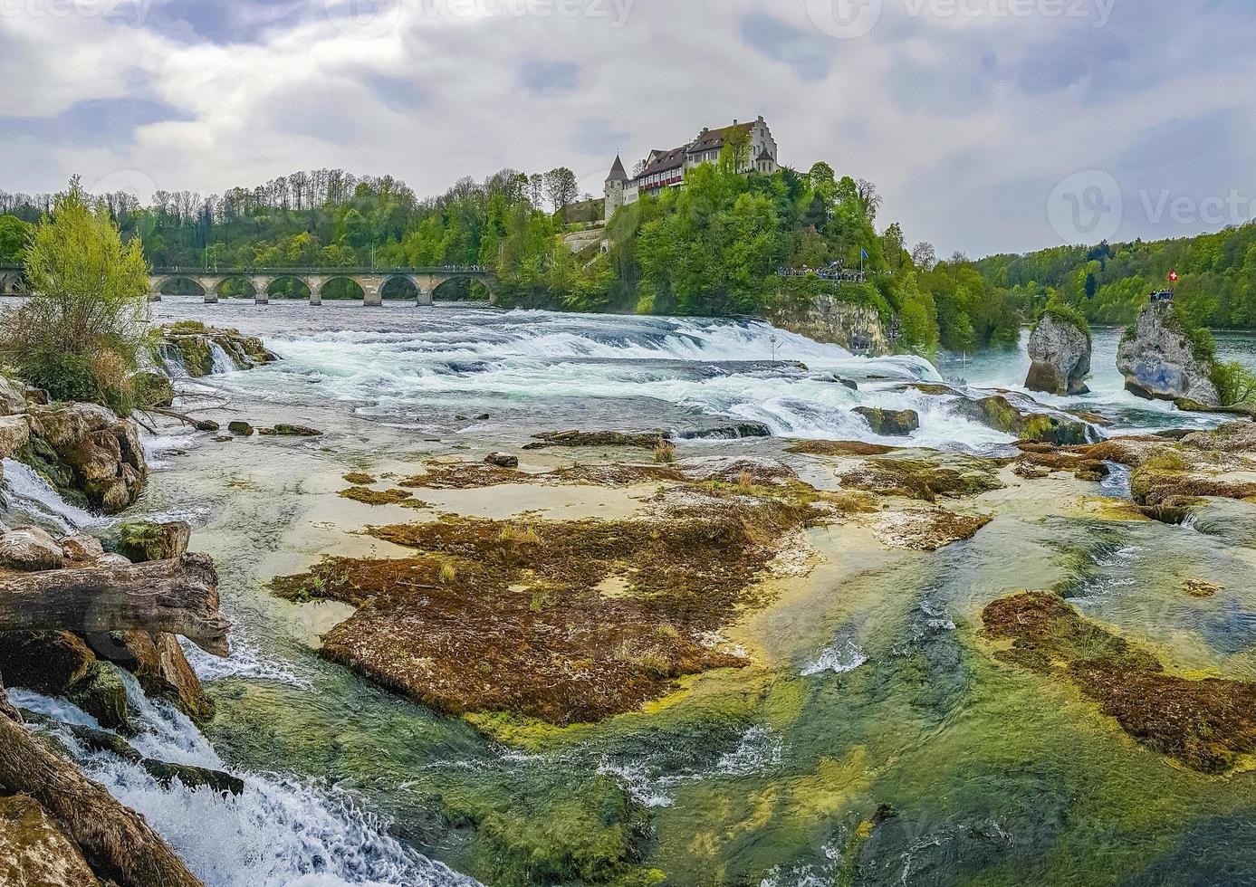 Cachoeira do Reno - a maior cachoeira da Europa panorama neuhausen am rheinfall suíça foto