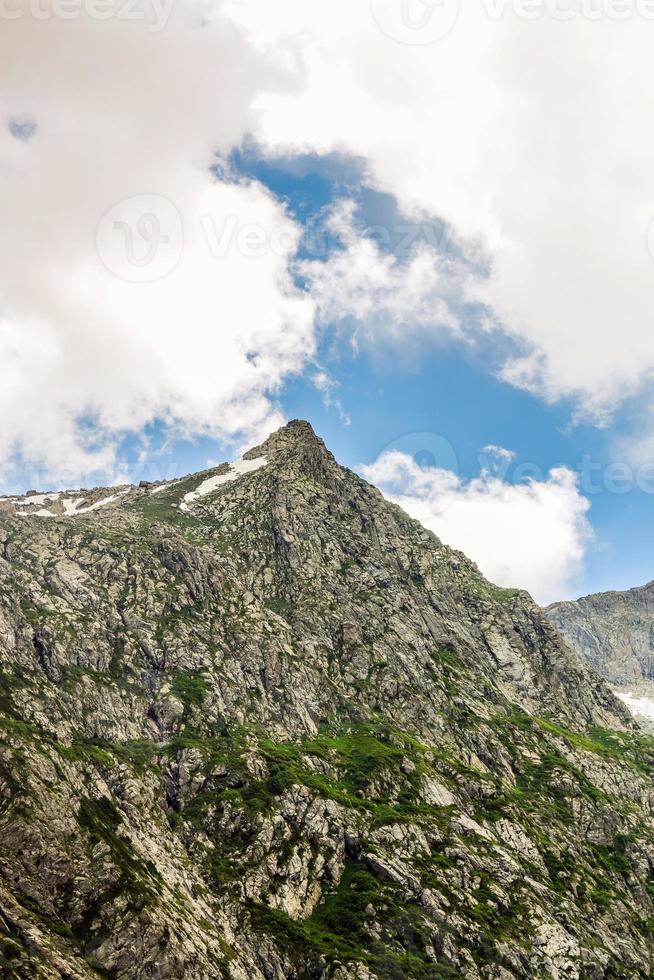 katora lago kumrat vale bela paisagem vista das montanhas foto