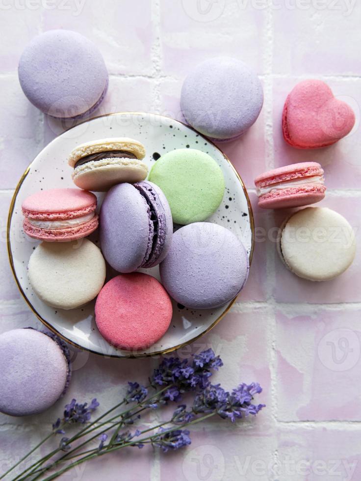 macarons franceses com sabores diferentes foto