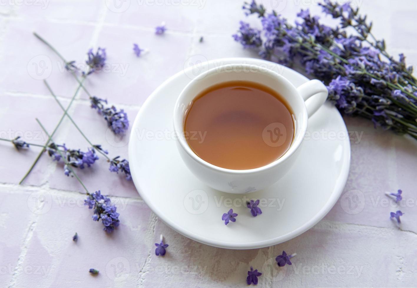 xícara de chá de lavanda foto