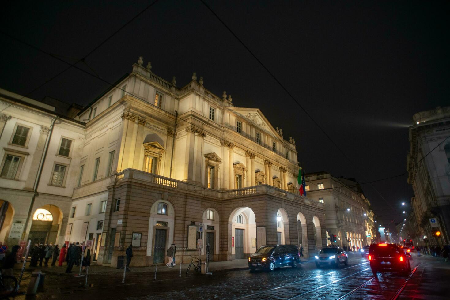 milão Itália 2023 teatro alla escala, a importante corredor Onde Alto artístico nível mostra estão mantido foto
