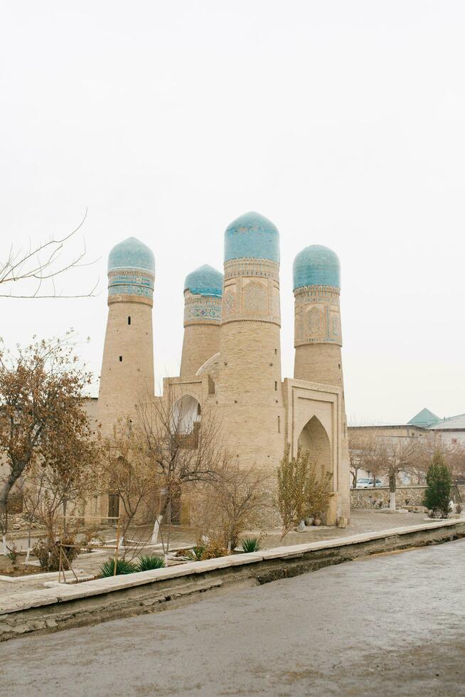 bucara, uzbequistão. dezembro 2022. madrasah chor menor foto