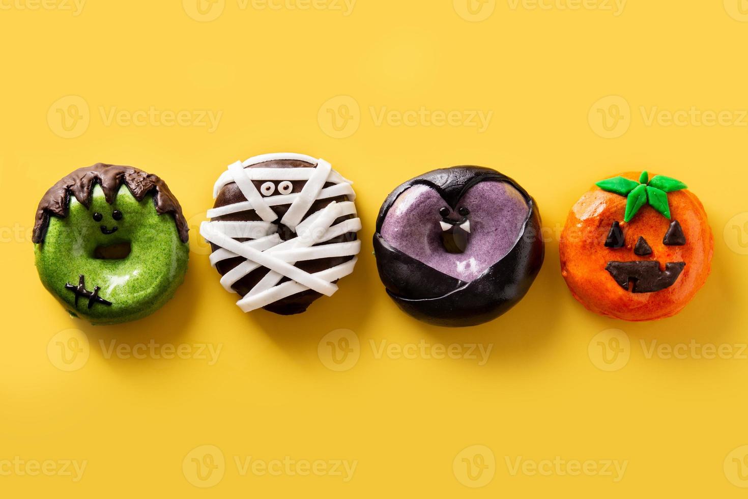 variedade de donuts de halloween foto