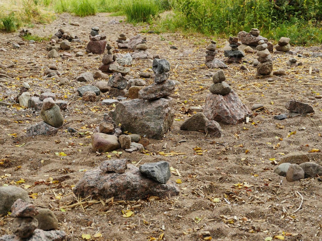 meditação no jardim zen, concentração de pedras e relaxamento foto