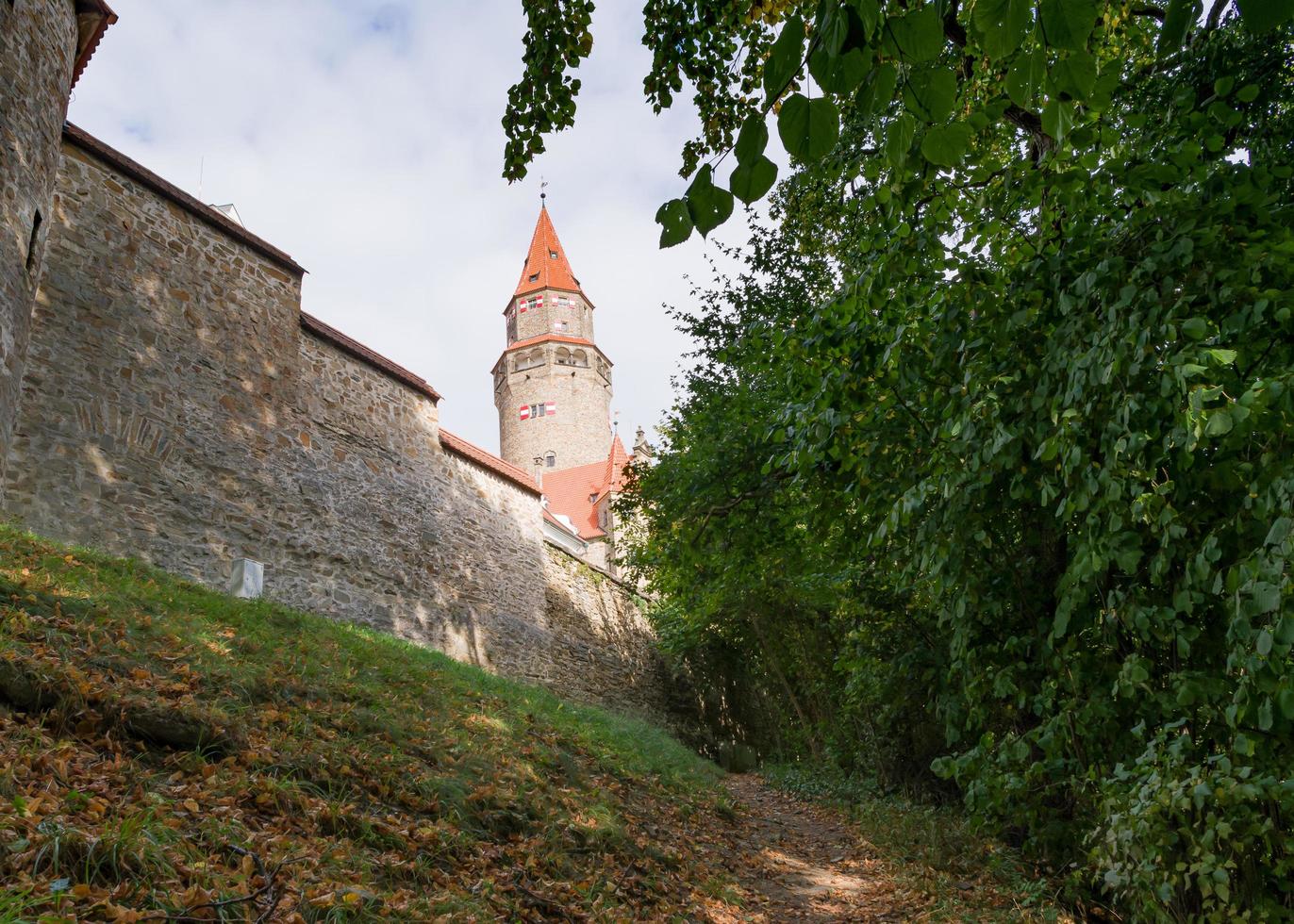 castelo bouzov - por trás das paredes foto