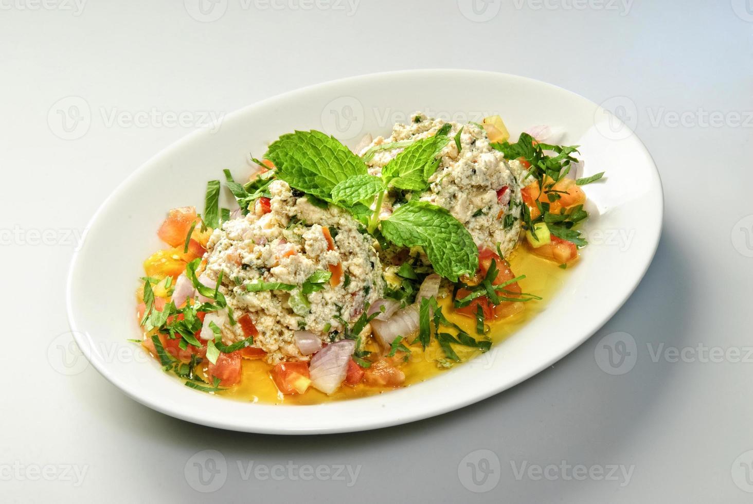 comida tradicional árabe. saborosas refeições árabes do menu fixo. comida arbic egípcia na mesa foto