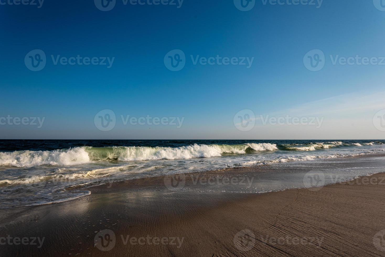 ouvindo as ondas do oceano foto