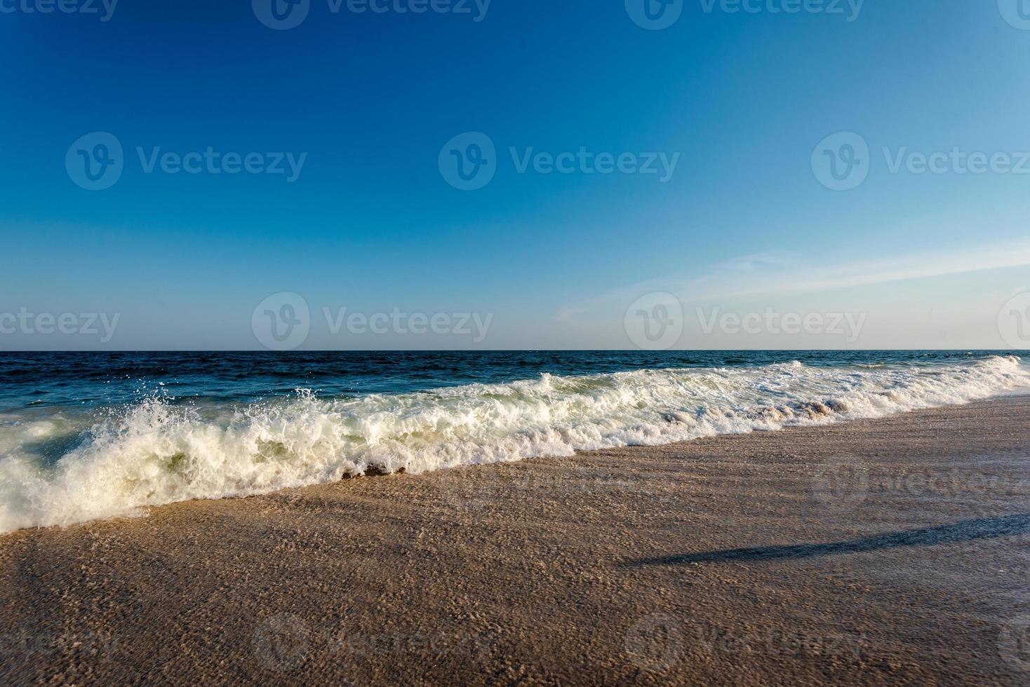 ouvindo as ondas do oceano foto