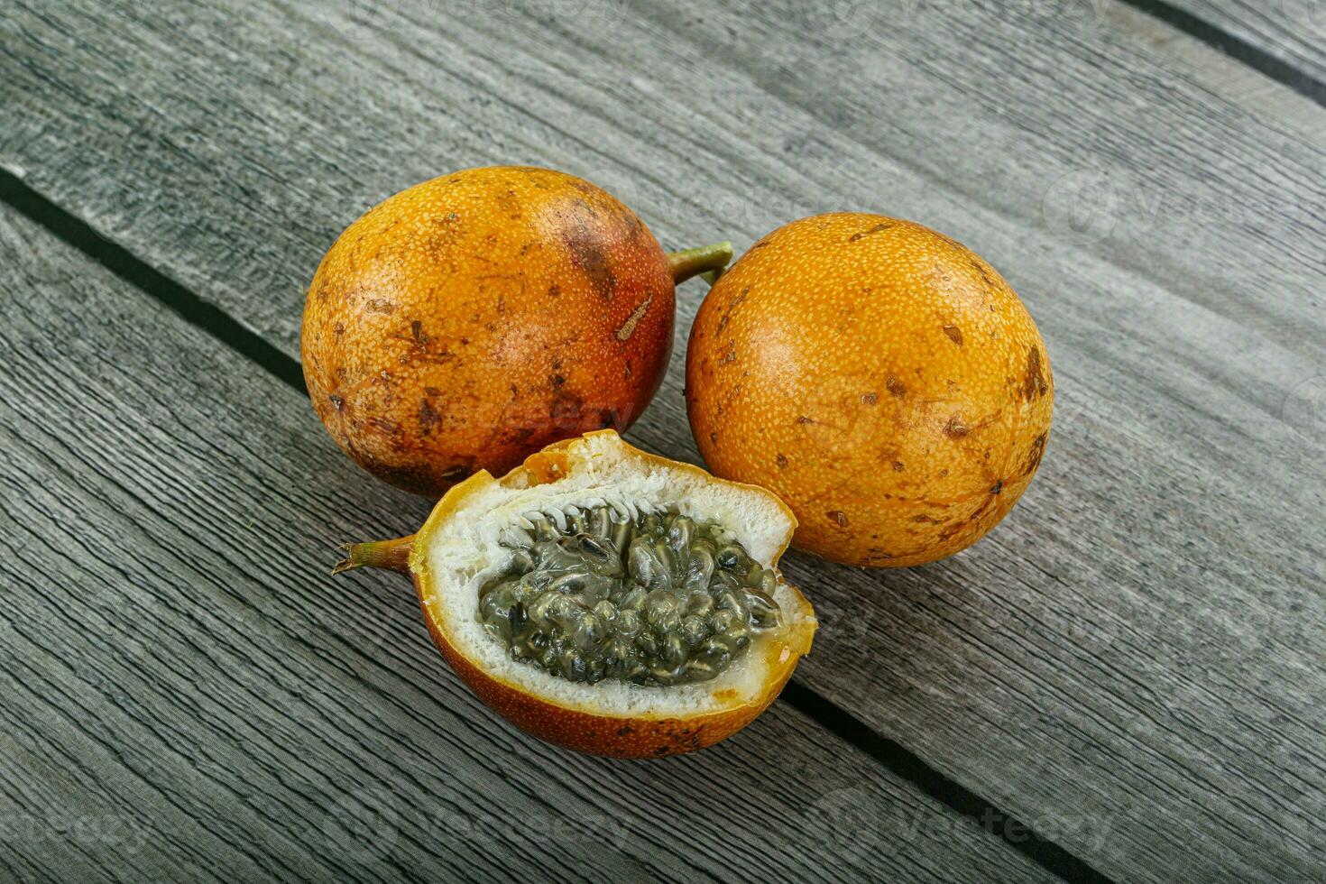 doce e suculento amarelo maracuya fruta foto