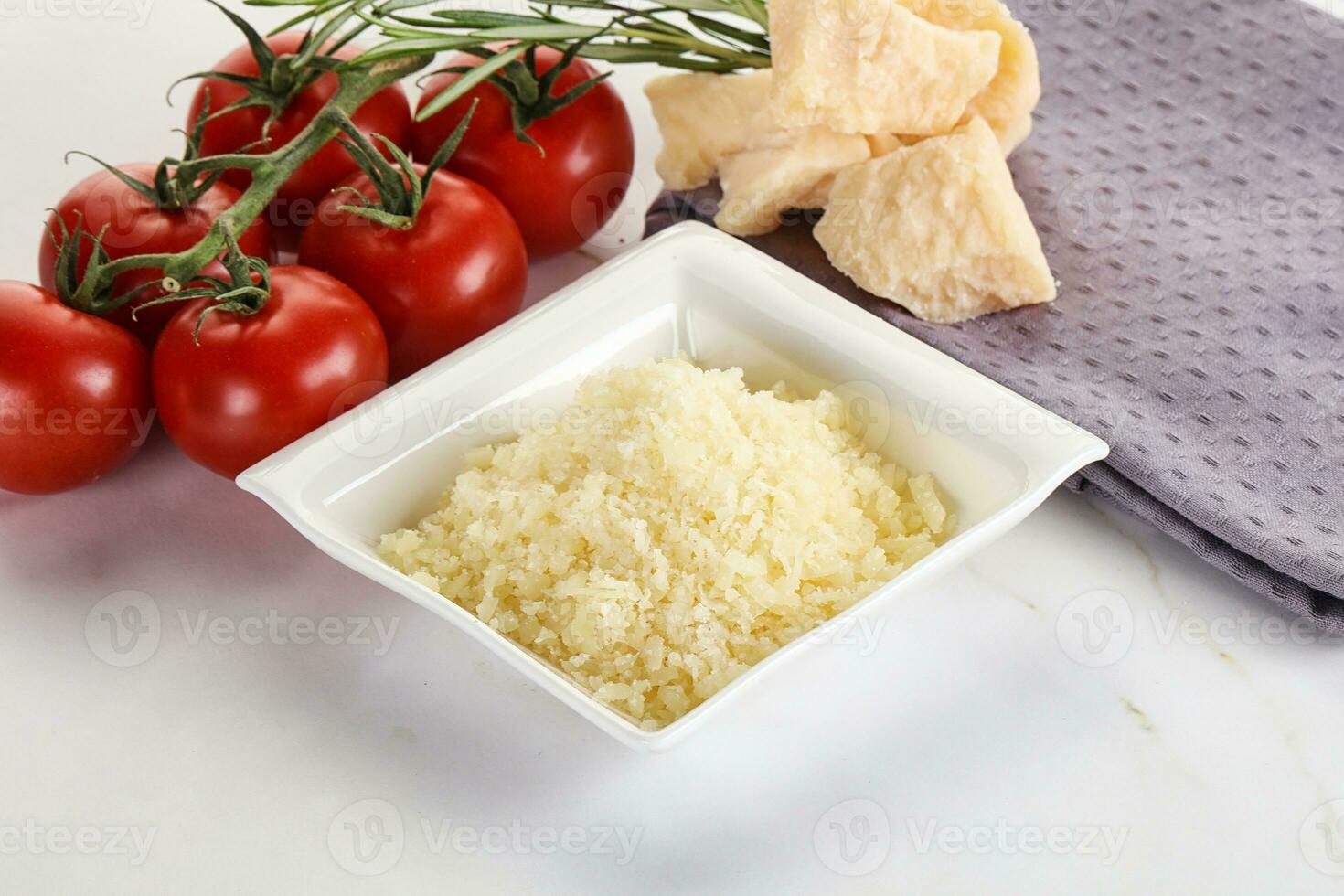 trincado italiano Difícil parmesão queijo foto