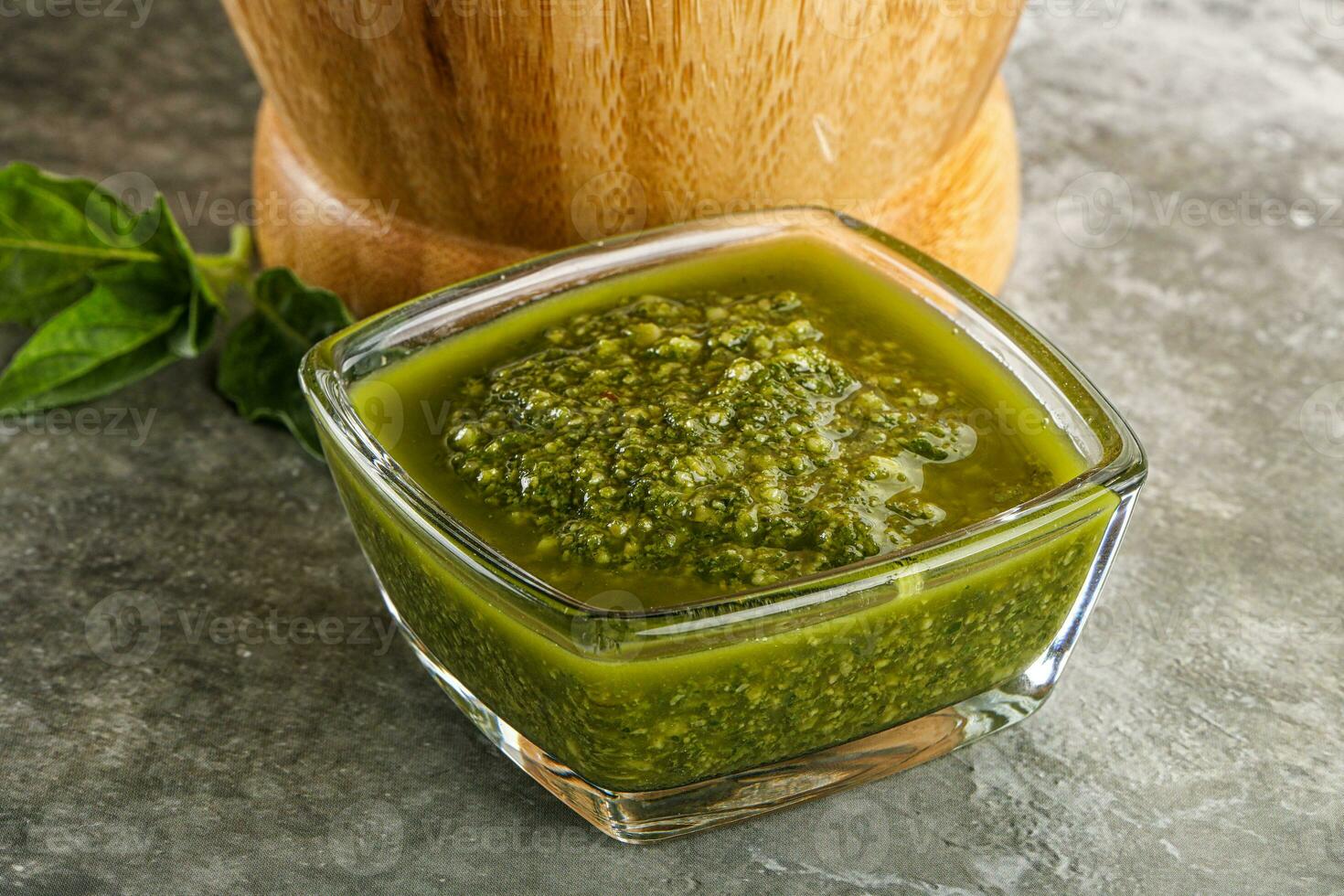 caseiro vegetariano manjericão pesto molho foto