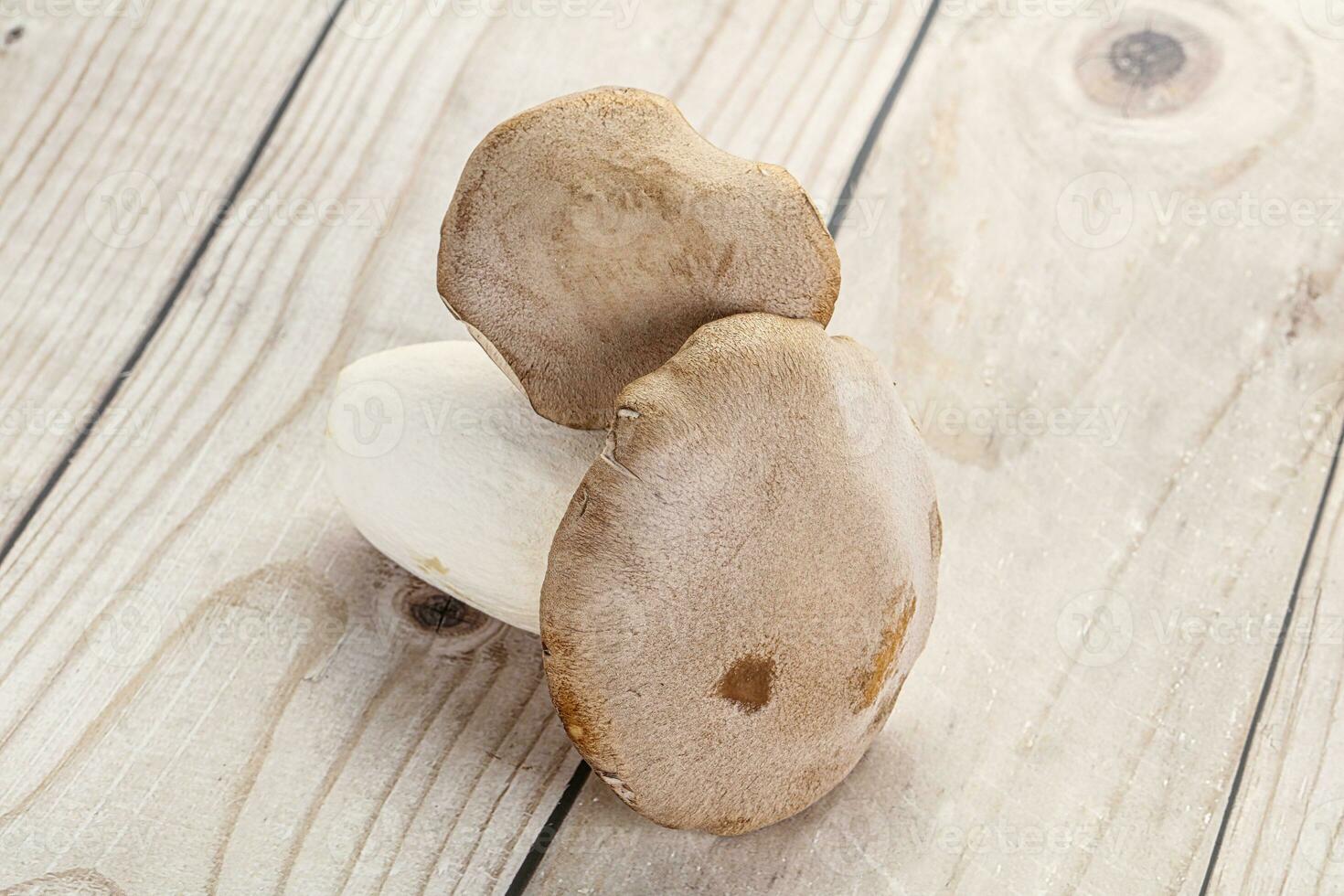 cru Eringi cogumelos para cozinhando foto