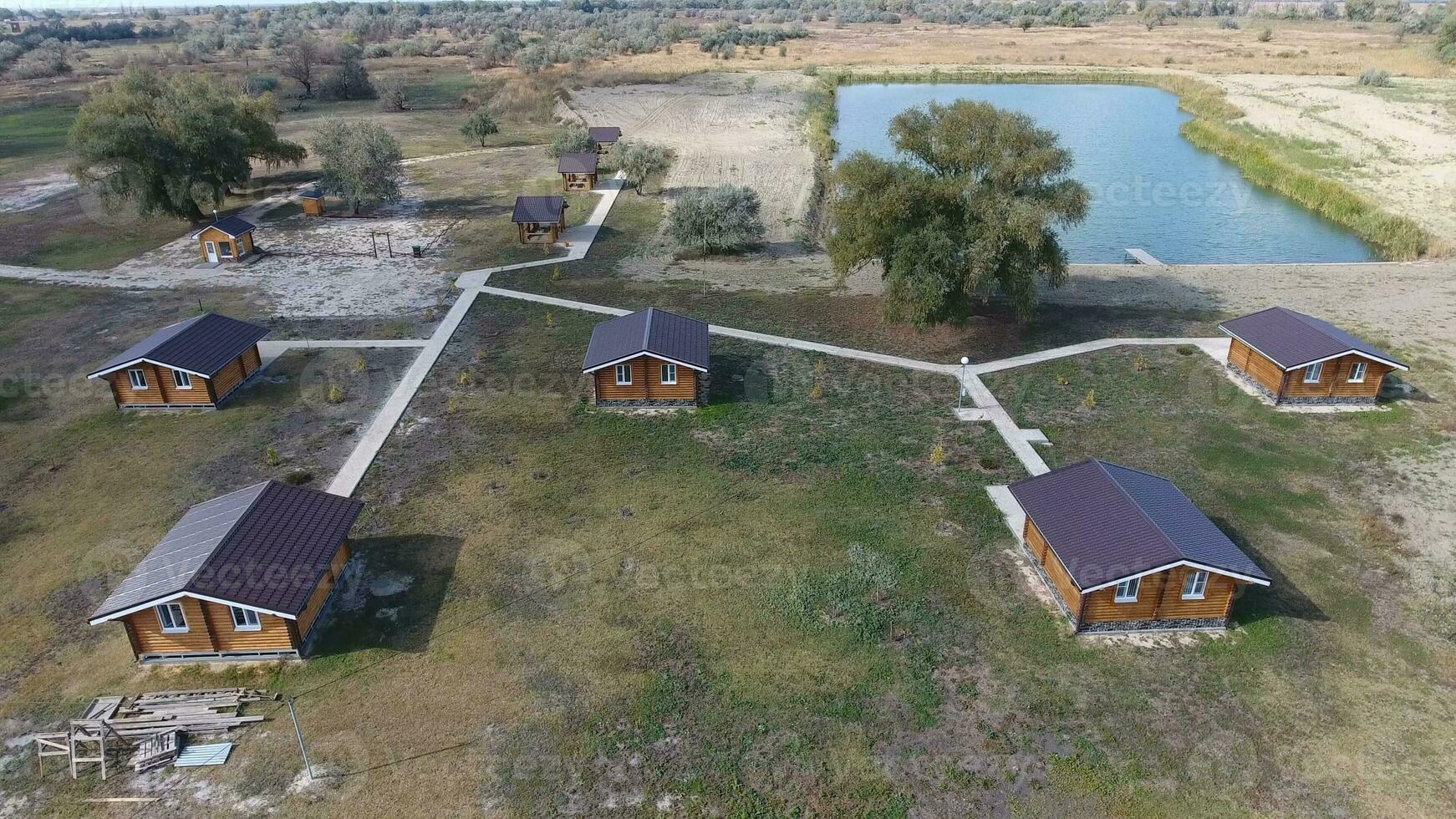 casas em a base do descansar. casas para turistas e caçadores foto