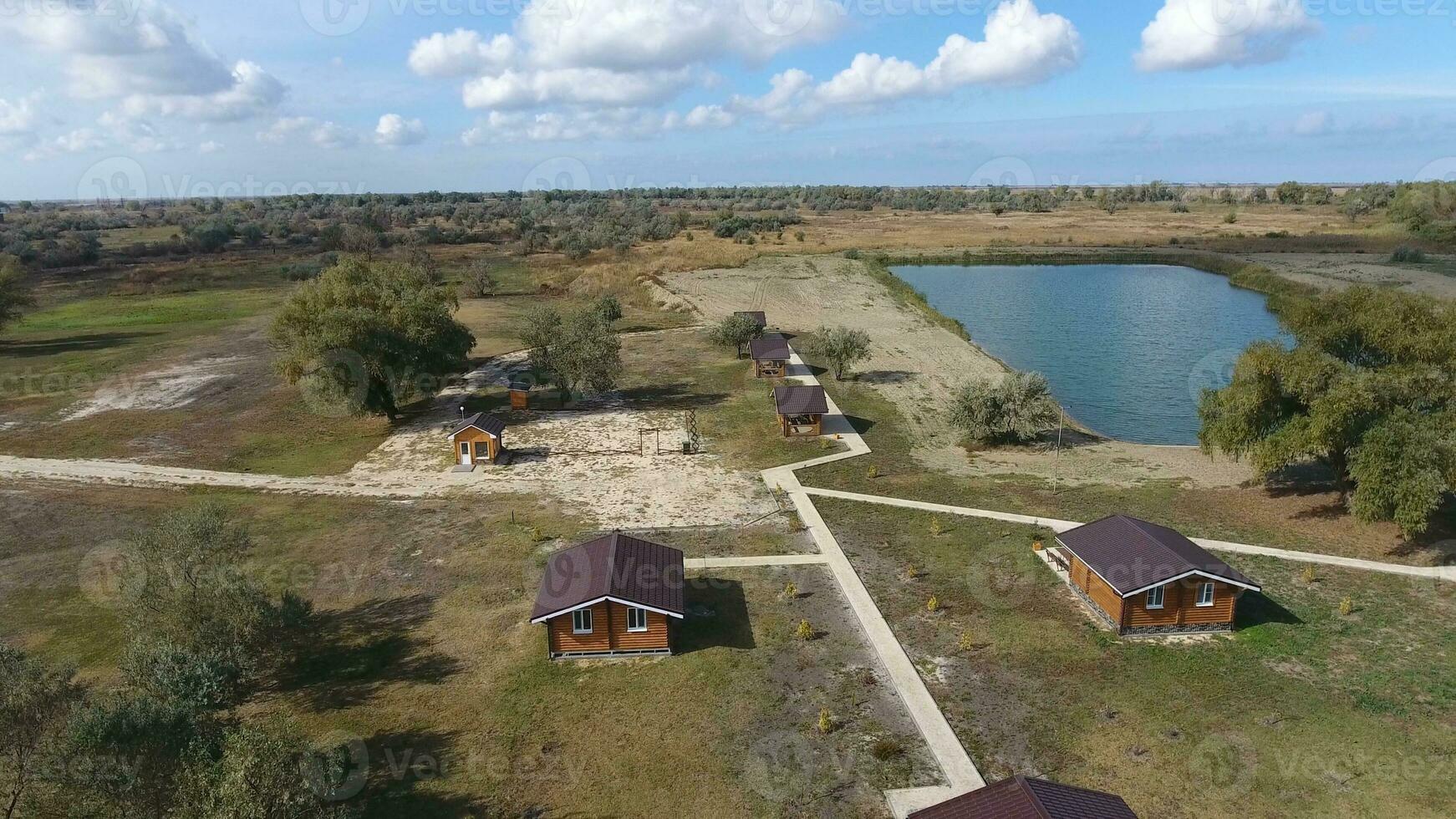 casas em a base do descansar. casas para turistas e caçadores foto